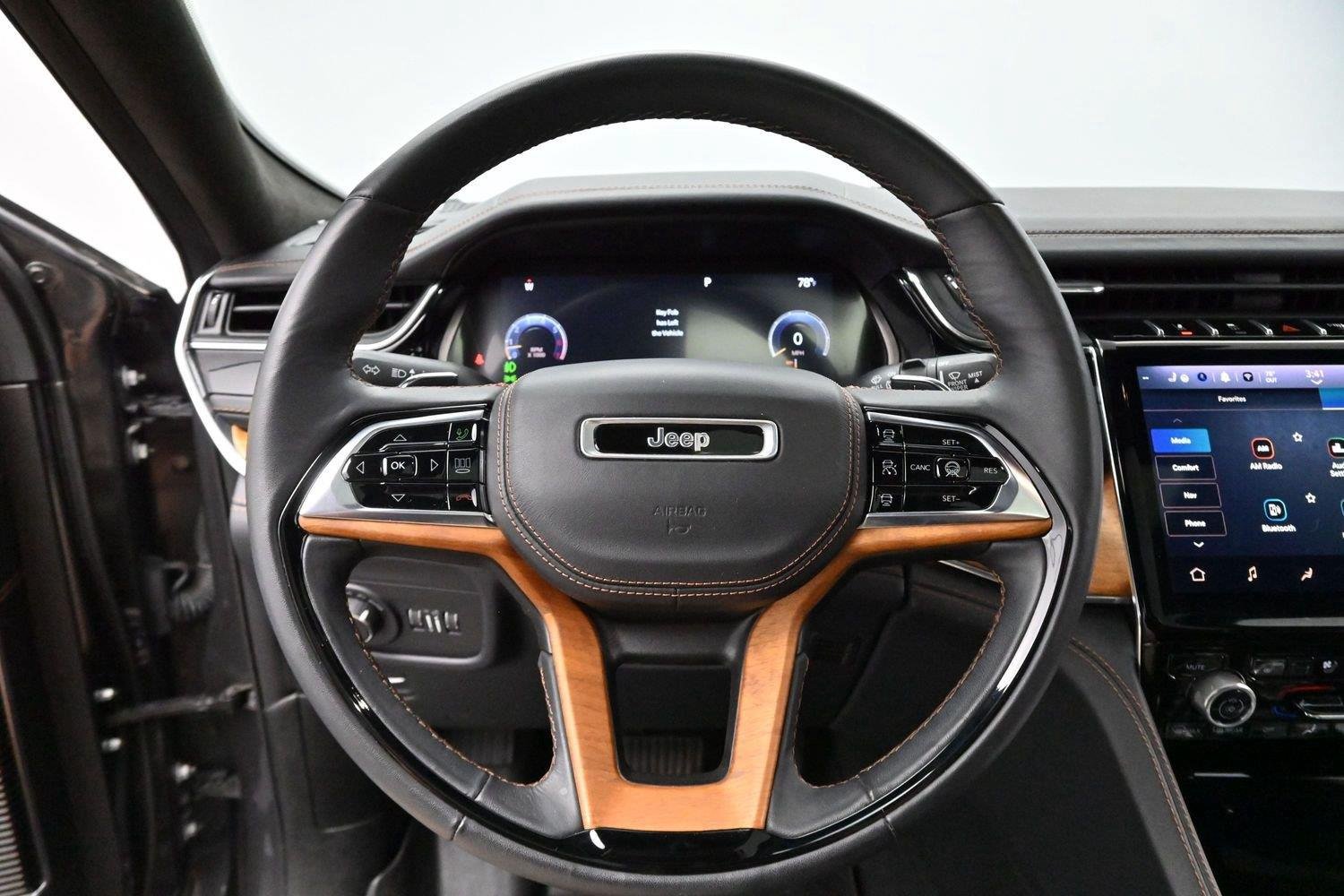 Used 2022 Jeep Grand Cherokee Summit AWD/4WD image 15
