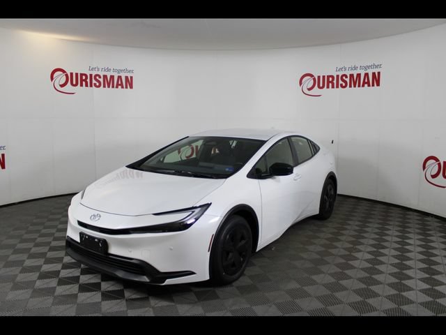 Used 2025 Toyota Prius LE FWD image 2