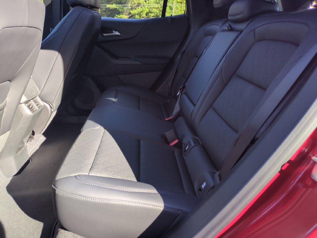 New 2027 Chevrolet Equinox LT w/ Convenience Package II FWD image 32
