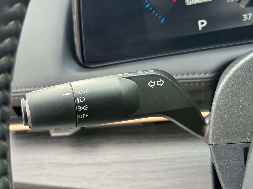 Used 2024 Nissan Ariya AWD image 23