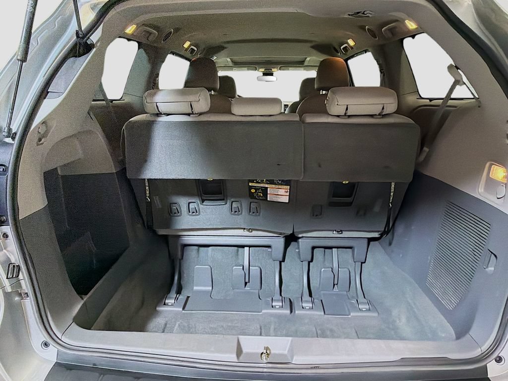Used 2020 Toyota Sienna XLE w/ XLE Navigation Package AWD/4WD image 28