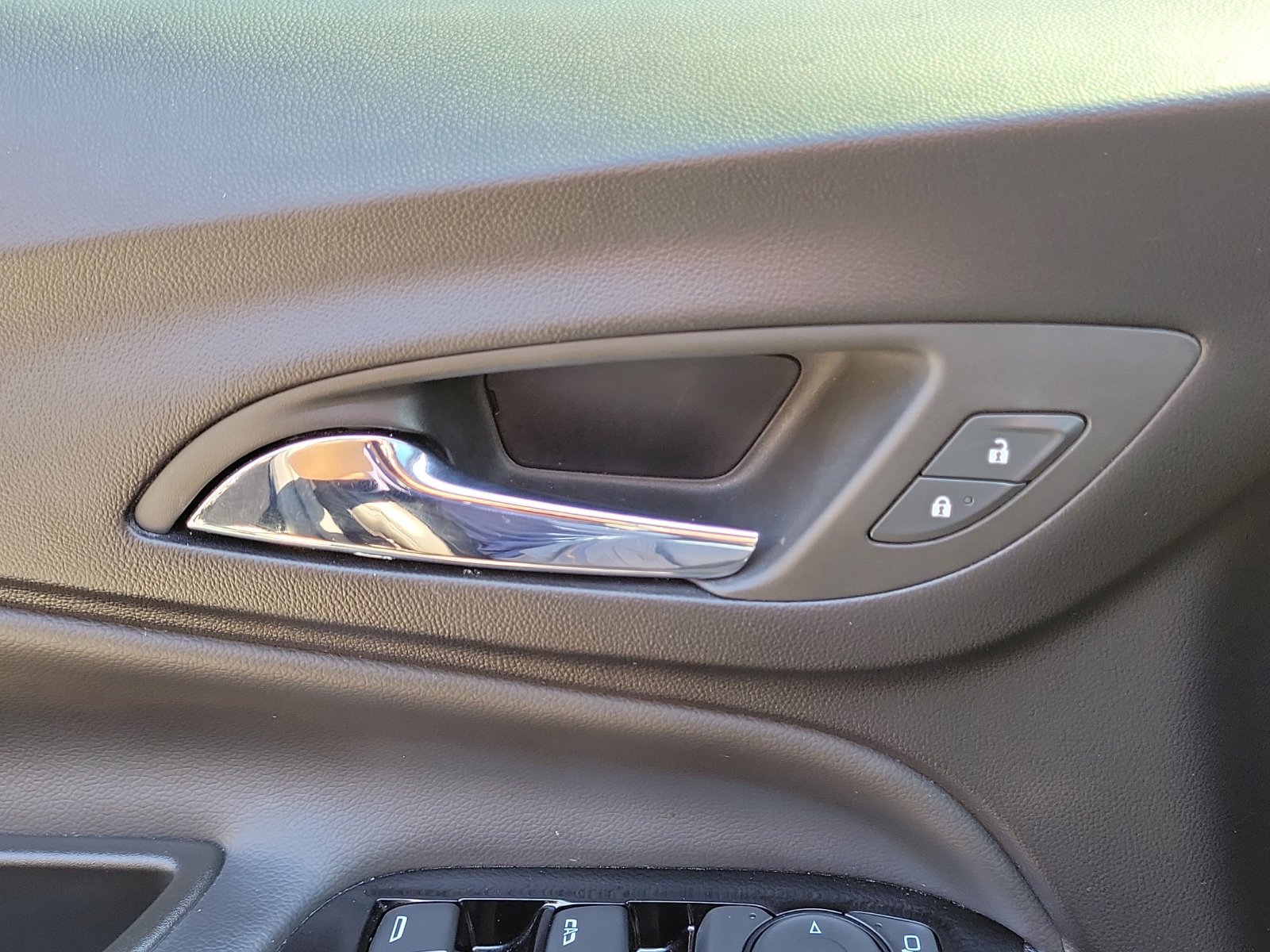 Used 2024 Chevrolet Equinox Premier FWD image 31