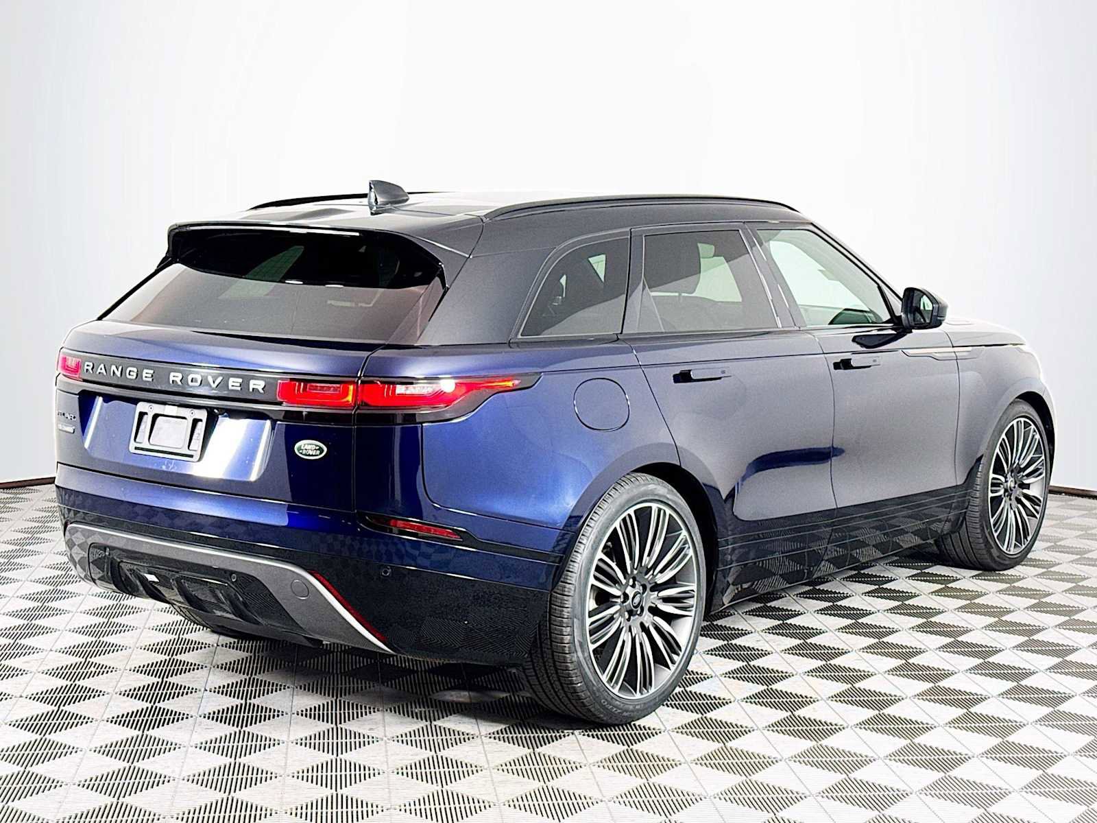 Used 2023 Land Rover Range Rover Velar R-Dynamic S image 5