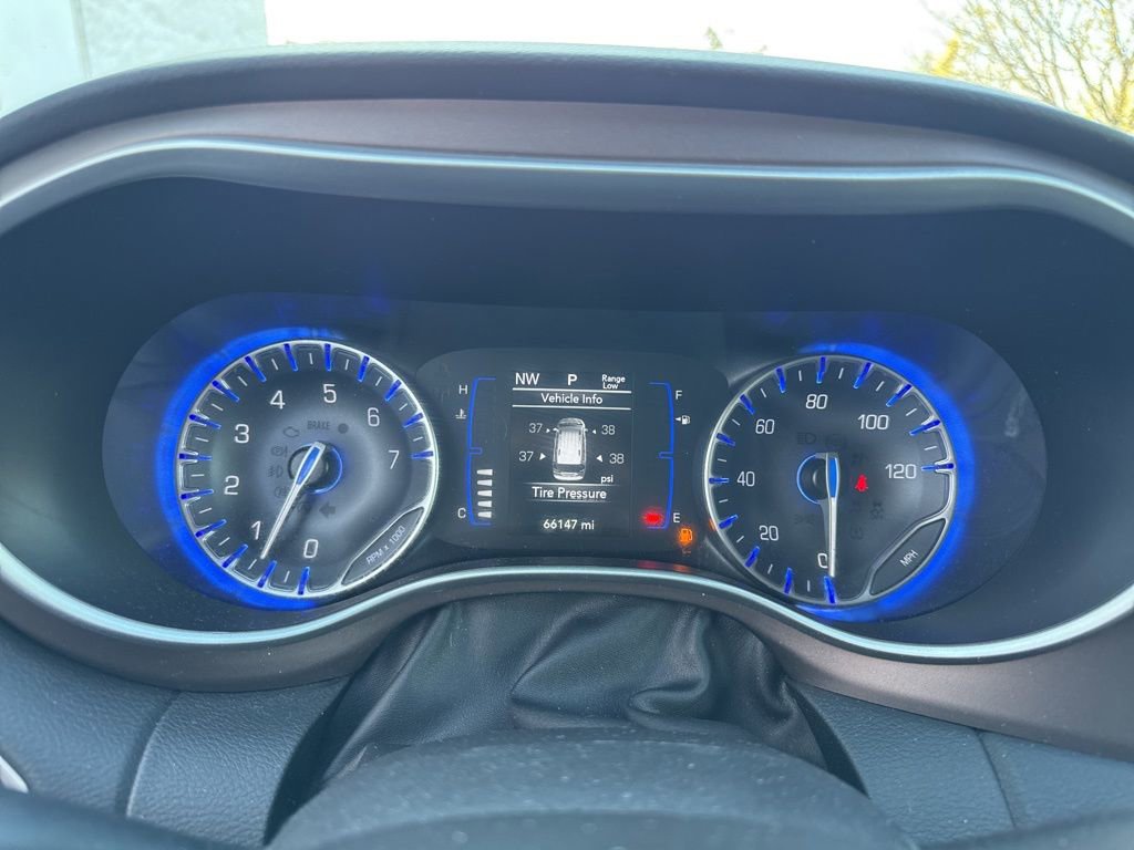 Used 2023 Chrysler Voyager LX image 14