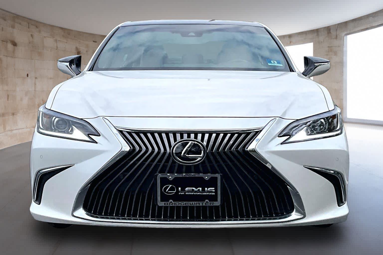 Used 2020 Lexus ES 350 w/ Luxury Package FWD image 2