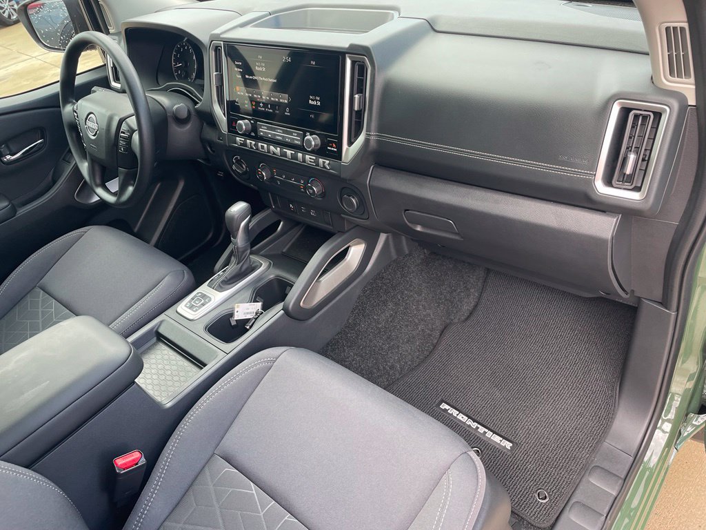 Certified 2026 Nissan Frontier SV w/ Tow Package AWD/4WD image 17