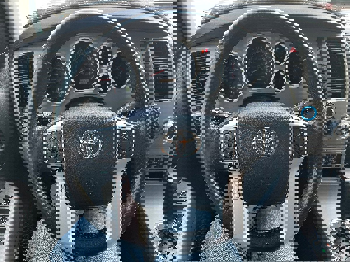 Used 2014 Toyota Sequoia SR5 AWD/4WD image 19