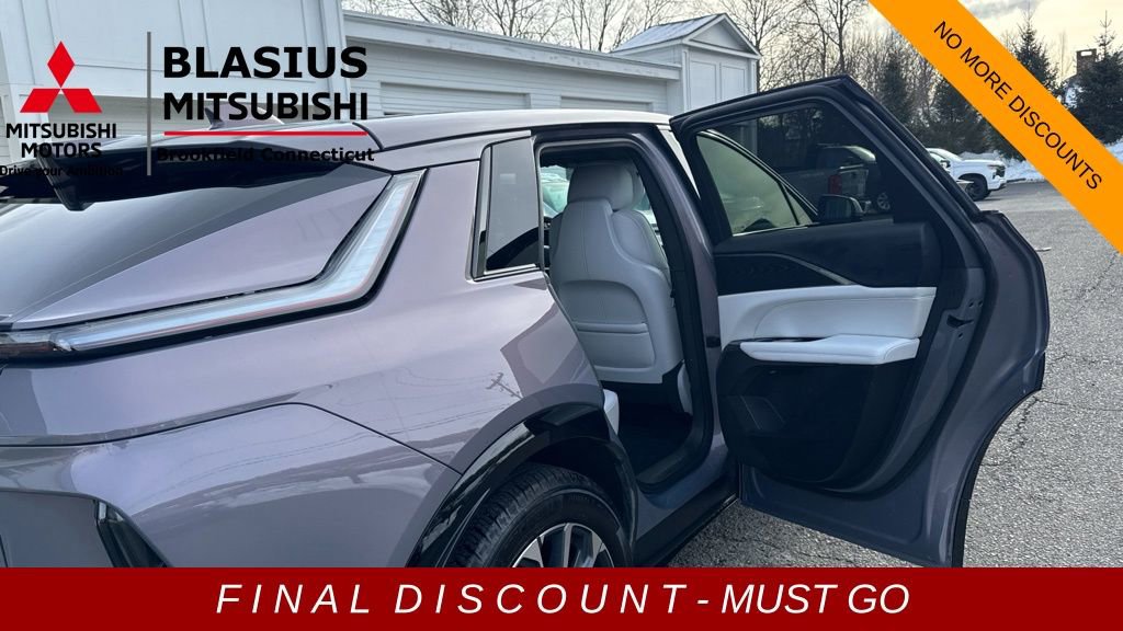 Used 2024 Cadillac Lyriq Sport image 12