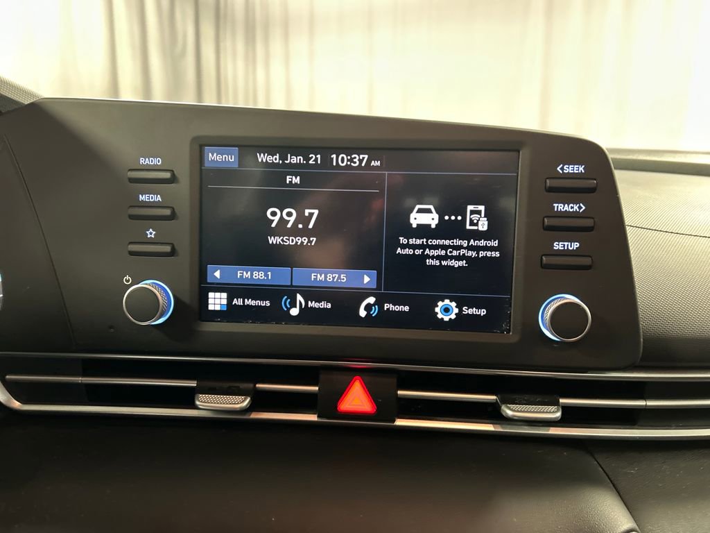 Used 2025 Hyundai Elantra SE image 15