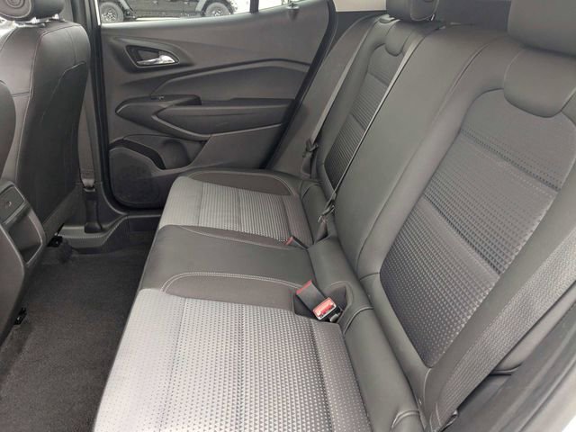 Used 2025 Chevrolet Trax LT w/ LT Convenience Package FWD image 13
