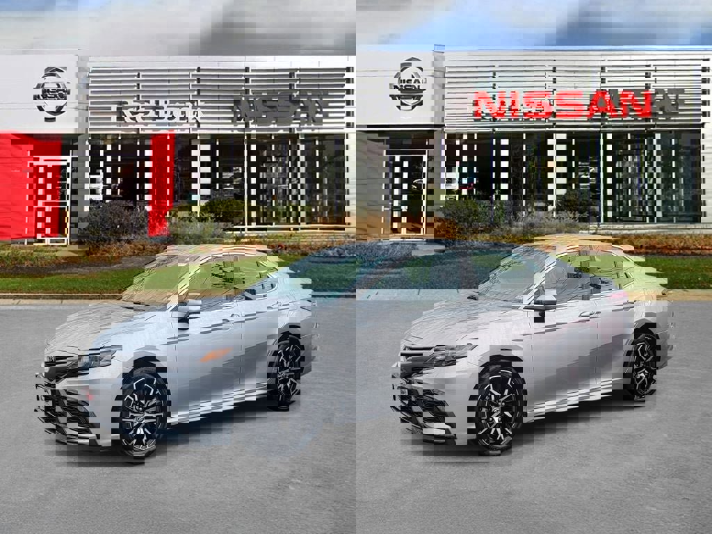 Used 2024 Toyota Camry SE w/ Cold Weather Package image 5