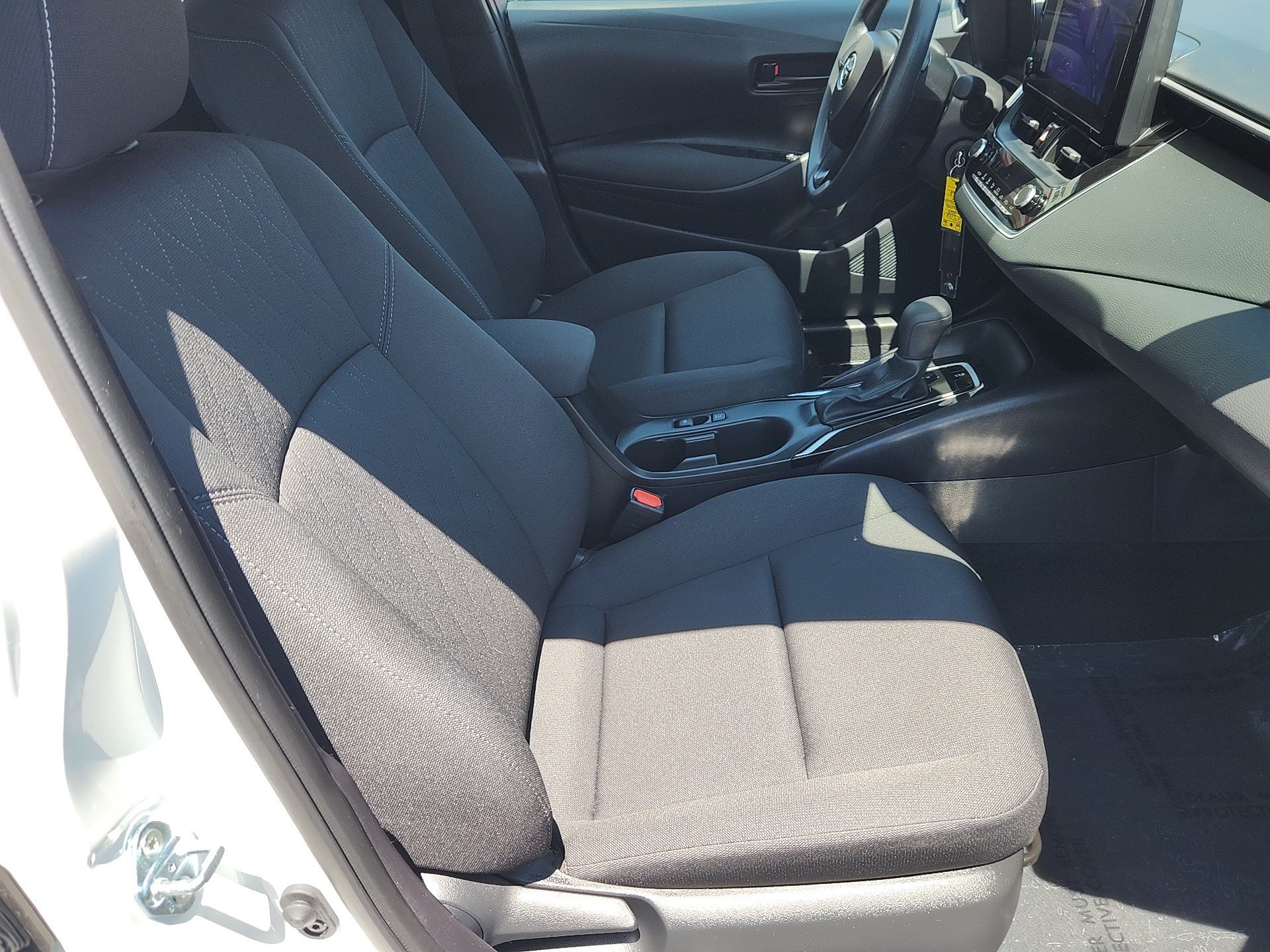Certified 2025 Toyota Corolla LE FWD image 27