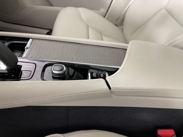 Certified 2025 Volvo XC90 T8 Plus w/ Protection Package Premier AWD/4WD image 33
