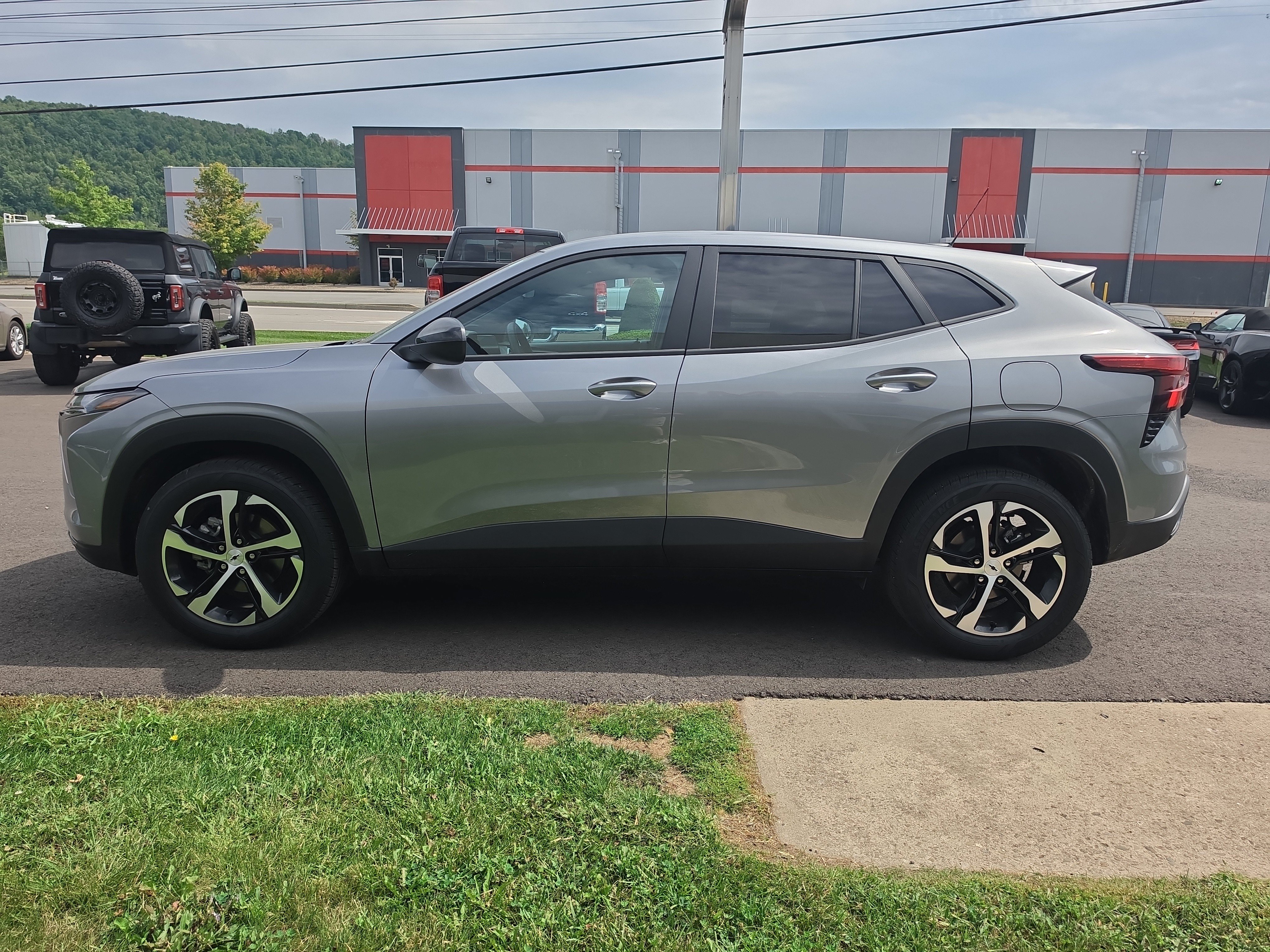 Used 2026 Chevrolet Trax RS w/ Sunroof Package FWD image 7