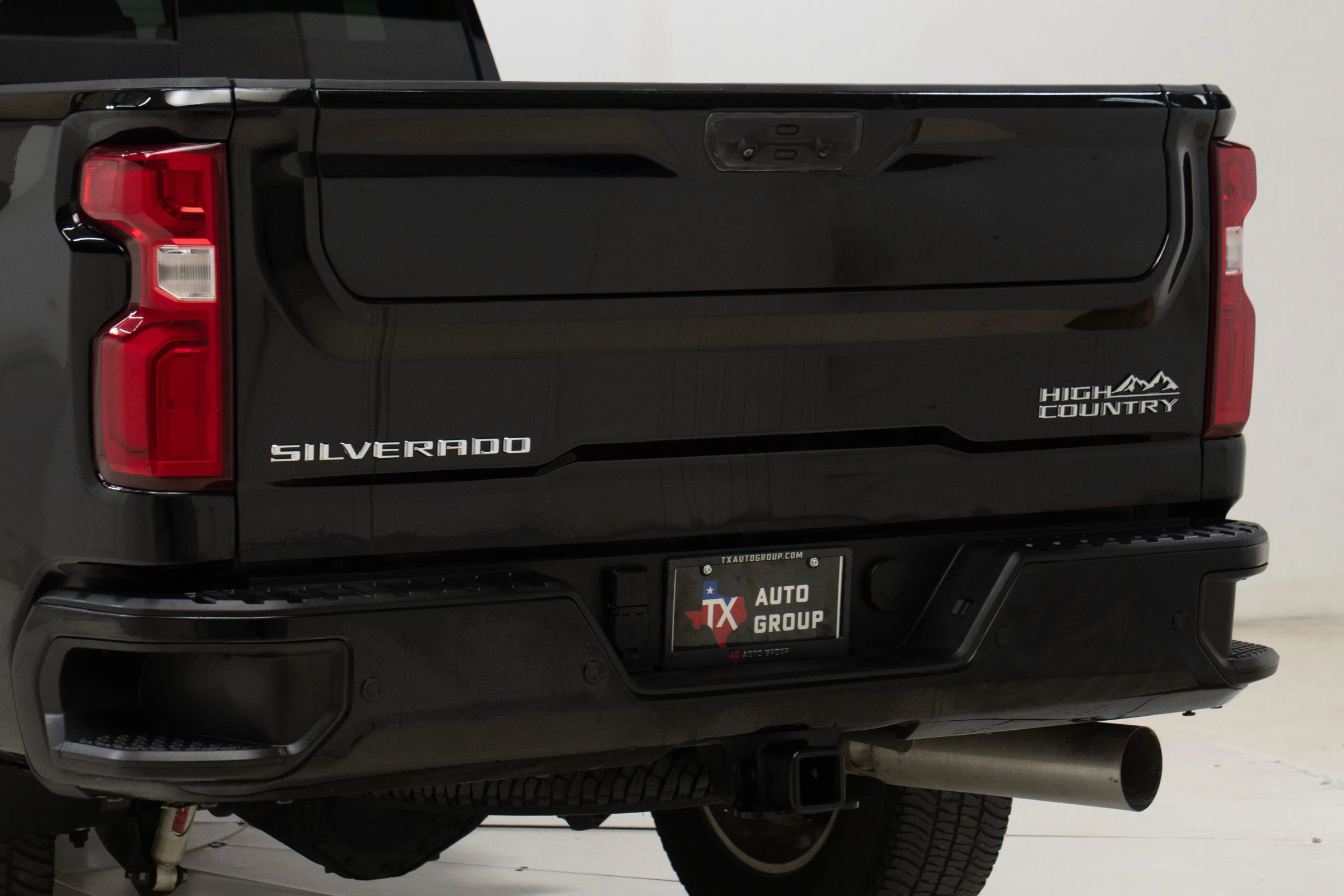 Used 2022 Chevrolet Silverado 2500 High Country w/ Technology Package image 16