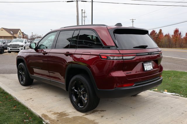 New 2025 Jeep Grand Cherokee Altitude image 26