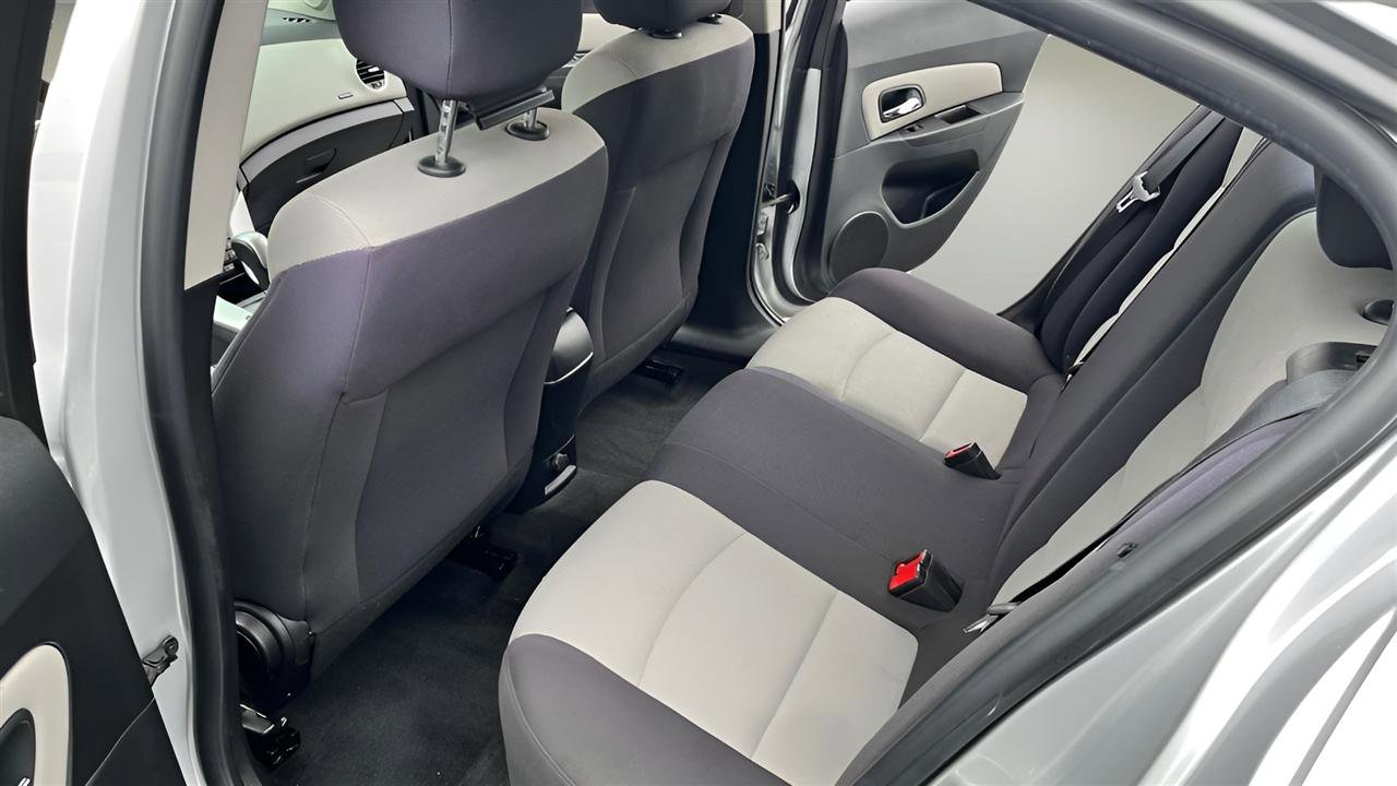 Used 2015 Chevrolet Cruze LS FWD image 15