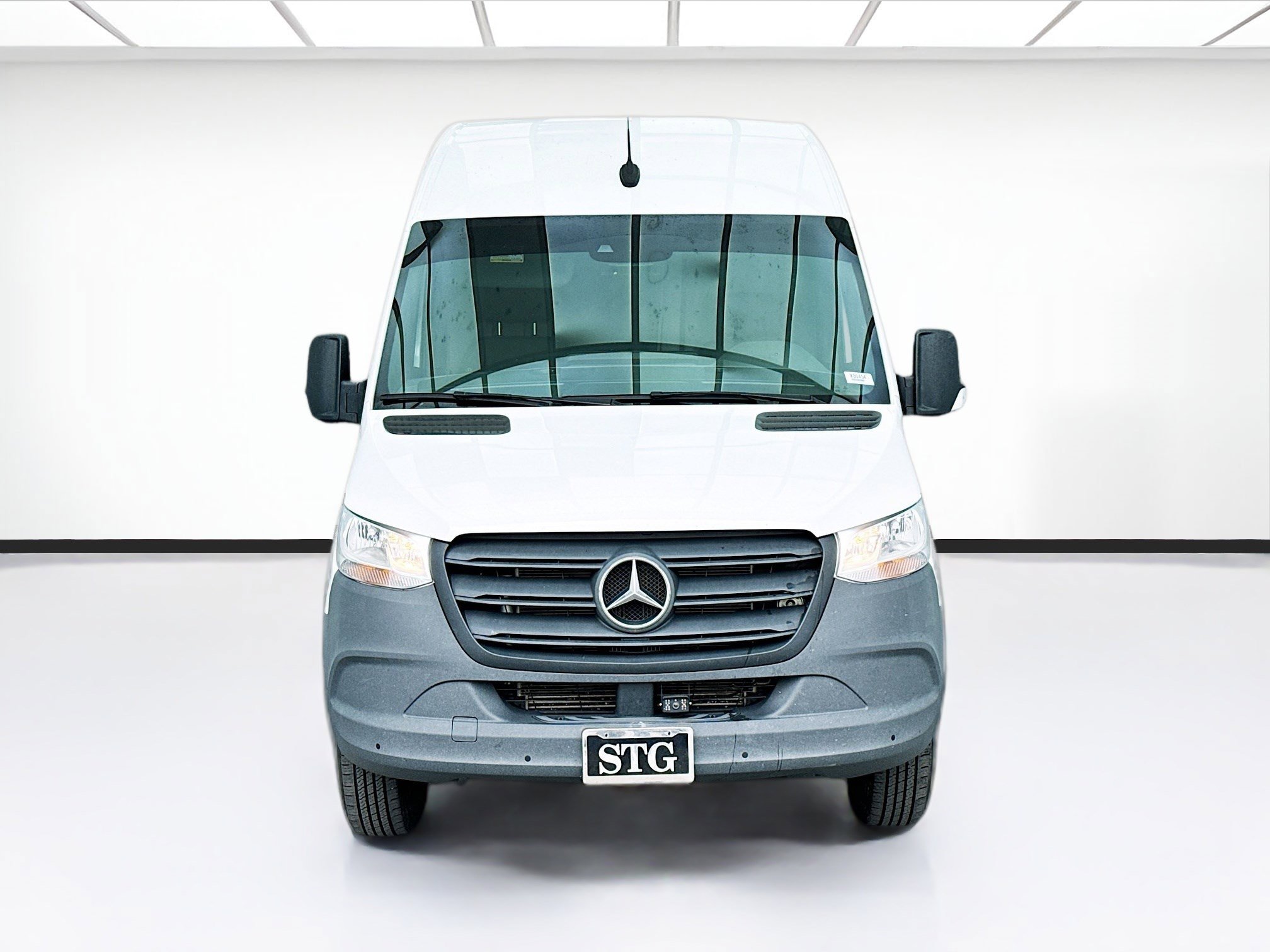 Used 2021 Mercedes-Benz Sprinter 3500 w/ Premium Package image 2