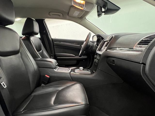 Used 2023 Chrysler 300 Touring L w/ Comfort Group image 28