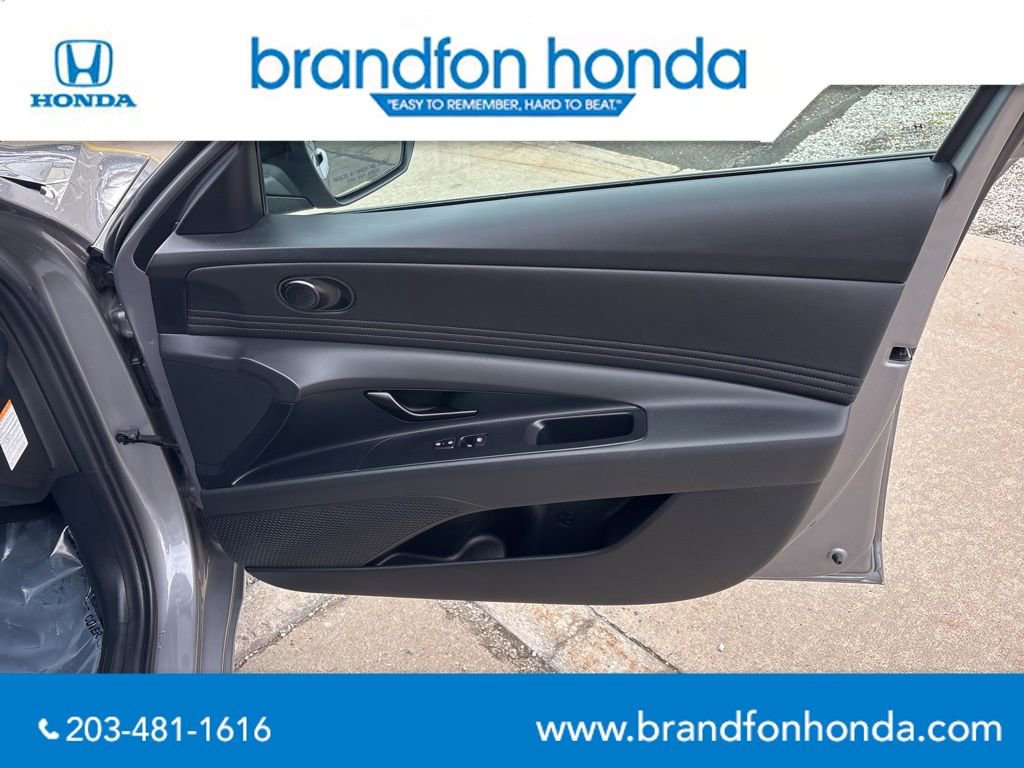 Used 2025 Hyundai Elantra SEL image 8