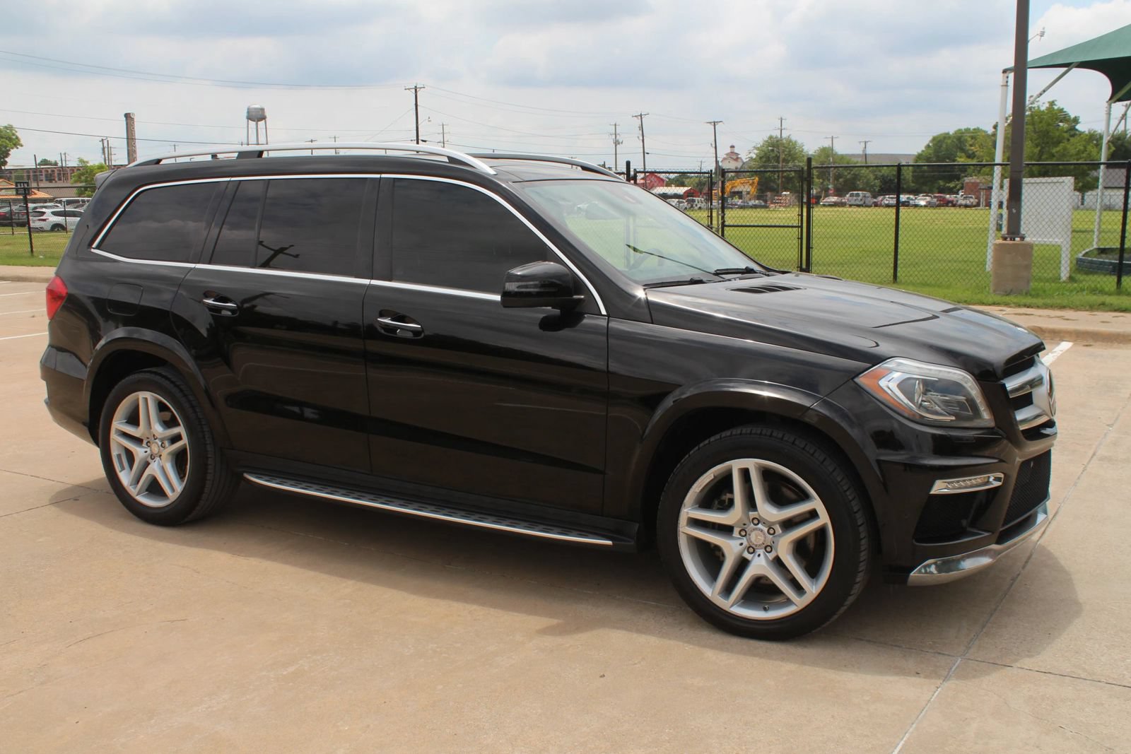 Used 2014 Mercedes-Benz GL 550 4MATIC w/ Driver Assistance Package image 6