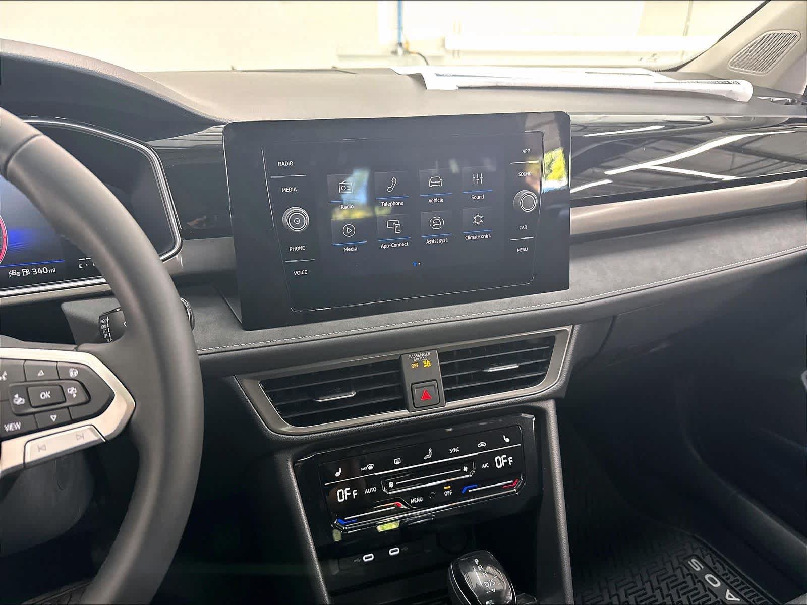 New 2027 Volkswagen Taos SE FWD image 6