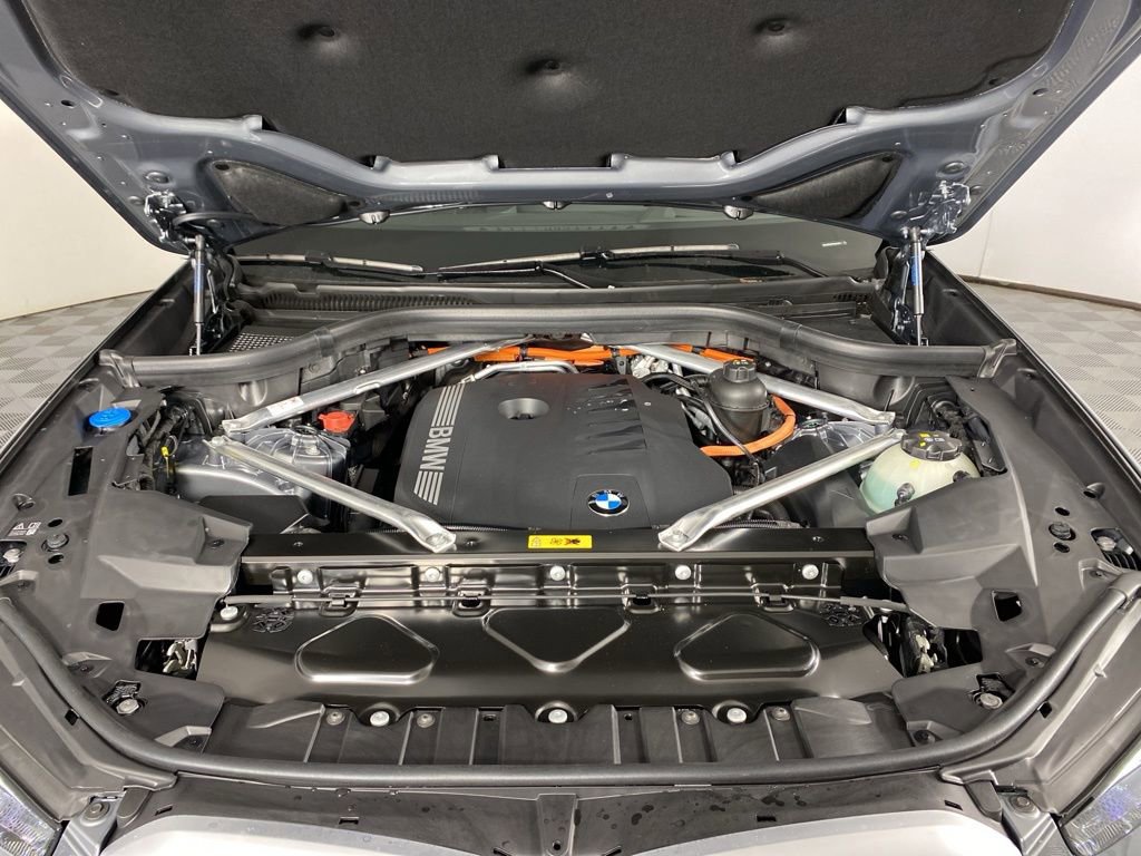 New 2026 BMW X5 xDrive50e w/ Climate Comfort Package image 4