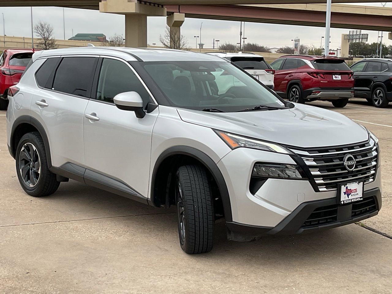 Used 2025 Nissan Rogue SV image 4