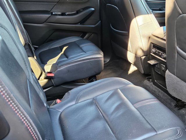 Used 2023 Chevrolet Traverse RS image 13