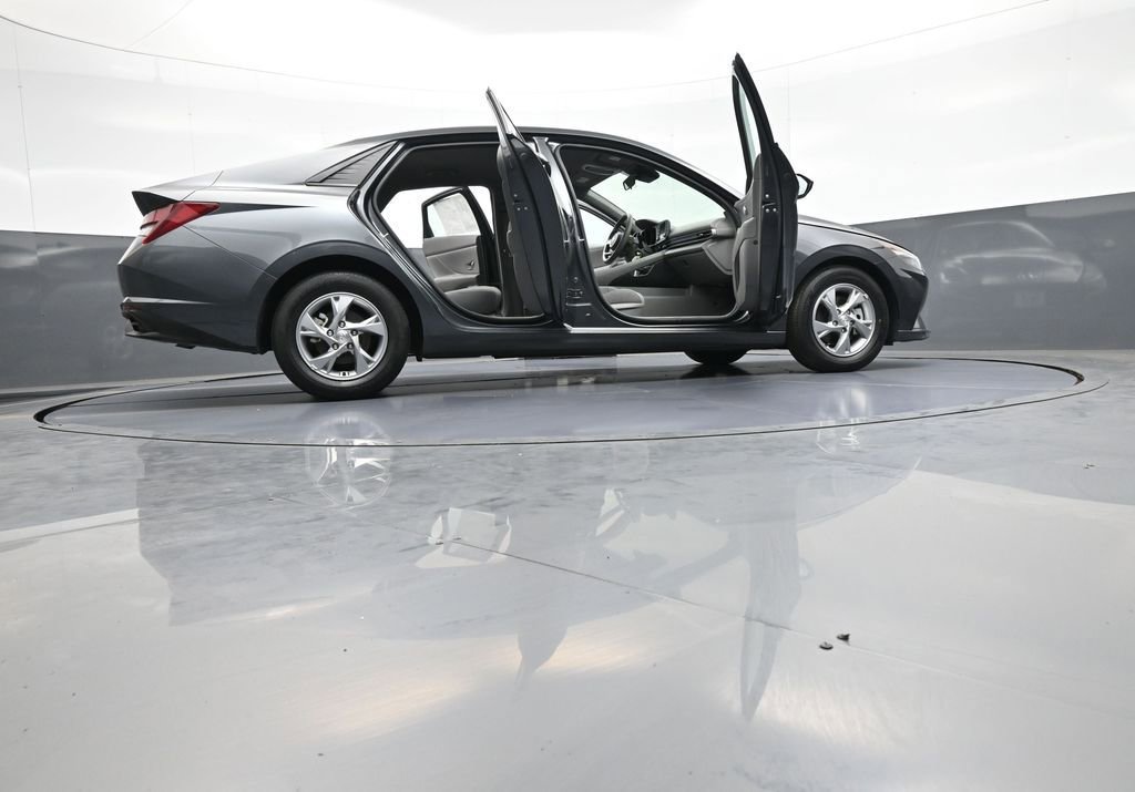 Certified 2021 Hyundai Elantra SE FWD image 47
