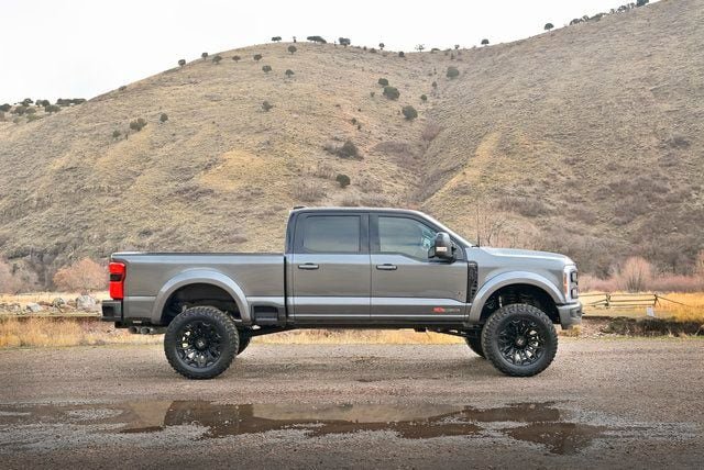 New 2026 Ford F250 Lariat w/ Black Appearance Package AWD/4WD image 9