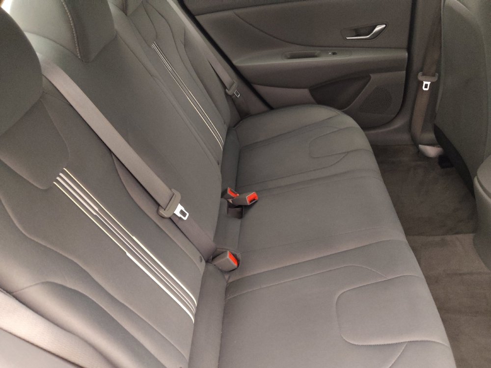 Used 2021 Hyundai Elantra SEL image 19