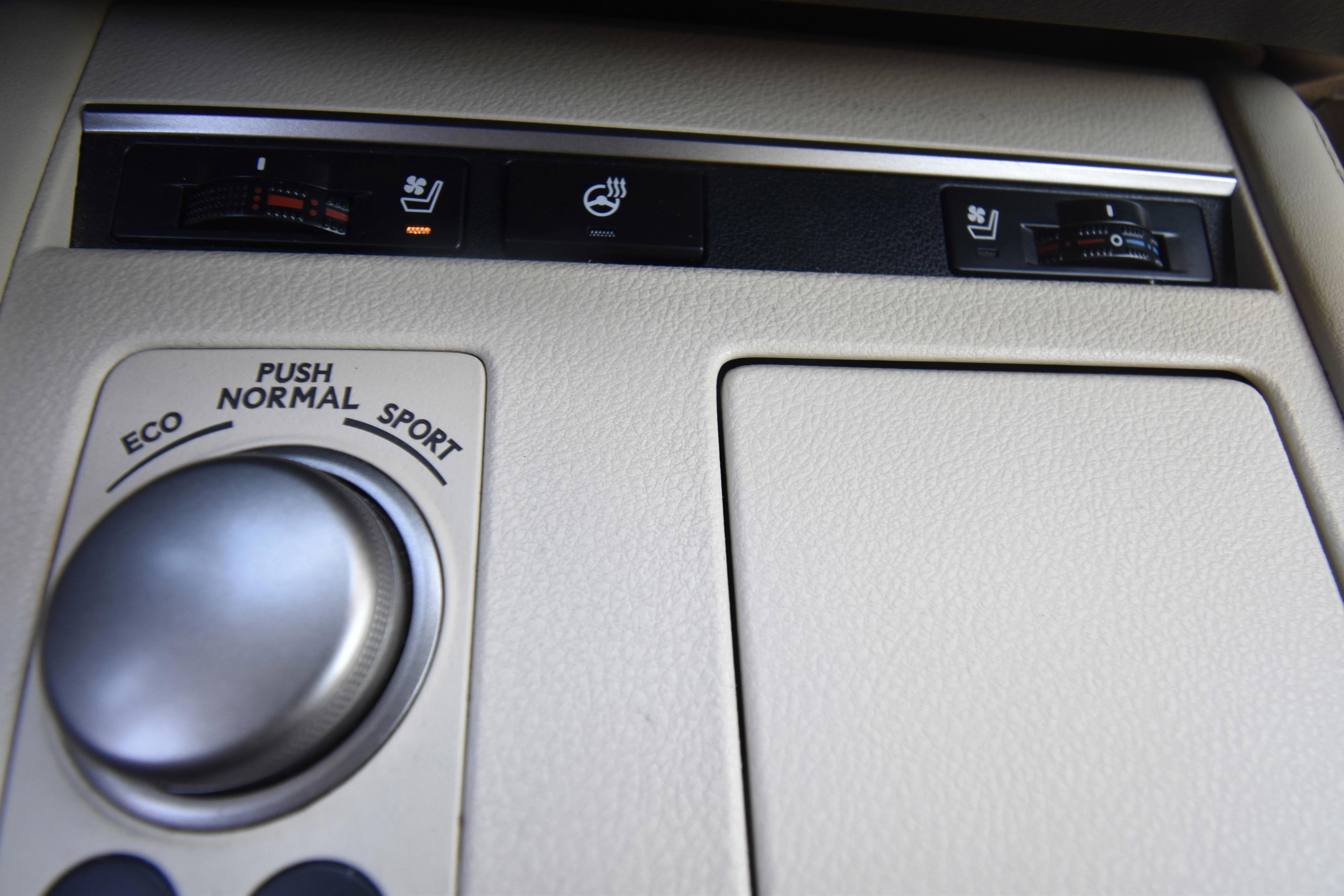 Used 2018 Lexus ES 300h w/ Navigation Package FWD image 13