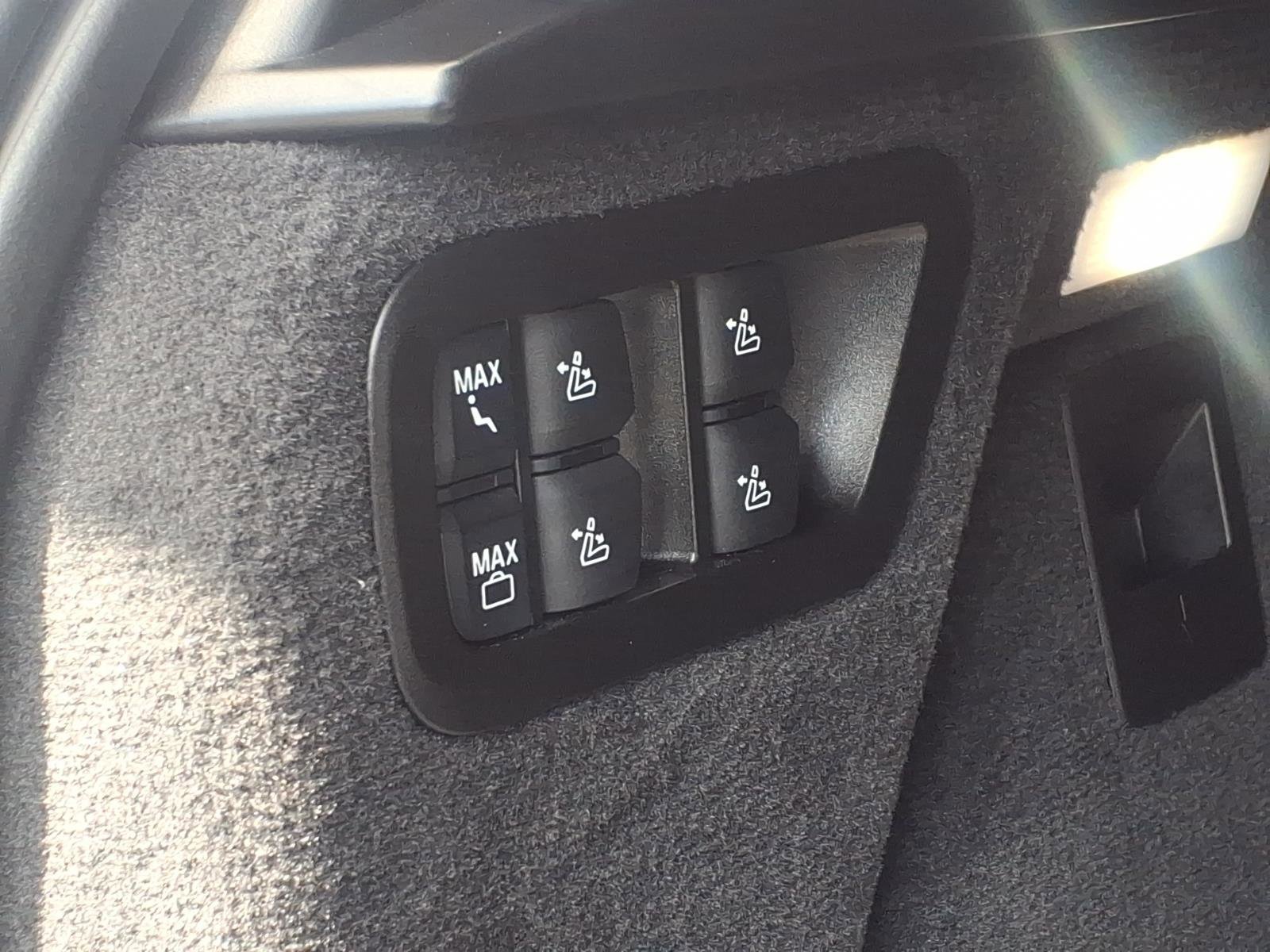 Used 2025 BMW X7 xDrive40i w/ M Sport Package image 26