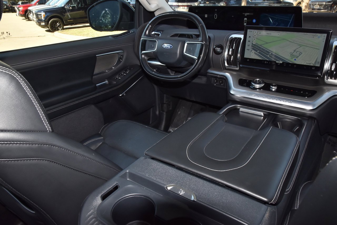 Used 2025 Ford Expedition Max Platinum AWD/4WD image 16