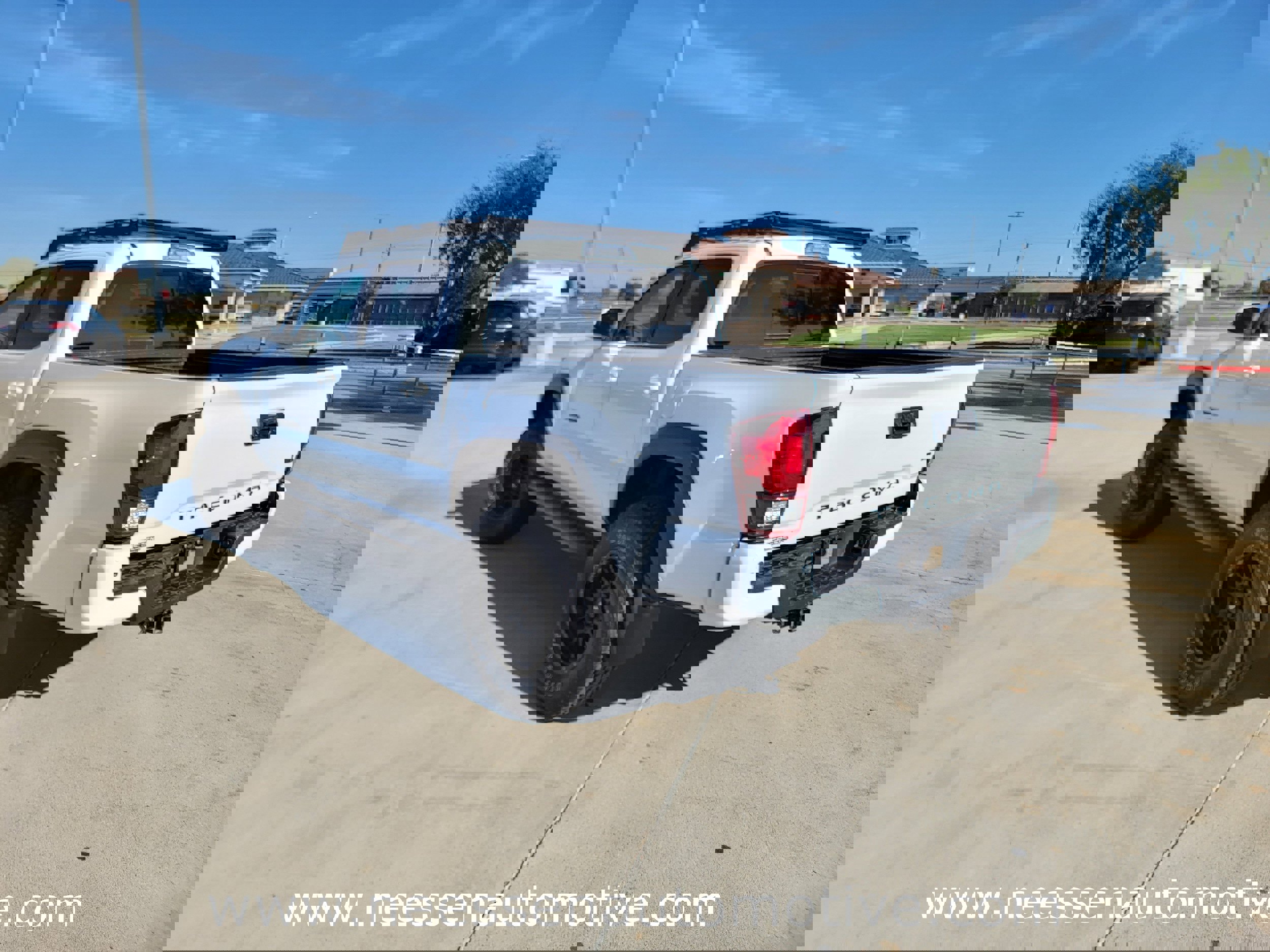 Used 2018 Toyota Tacoma TRD Off-Road w/ Technology Package image 5