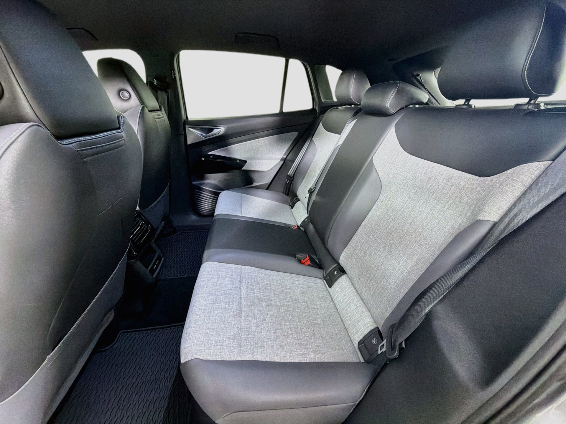Certified 2025 Volkswagen ID.4 Pro RWD image 24