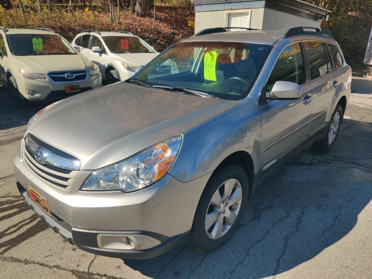 Used 2011 Subaru Outback 2.5i Premium w/ All-Weather Pkg AWD/4WD image 2