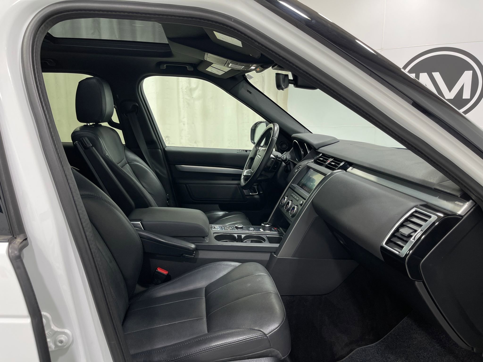 Used 2020 Land Rover Discovery Landmark AWD/4WD image 33