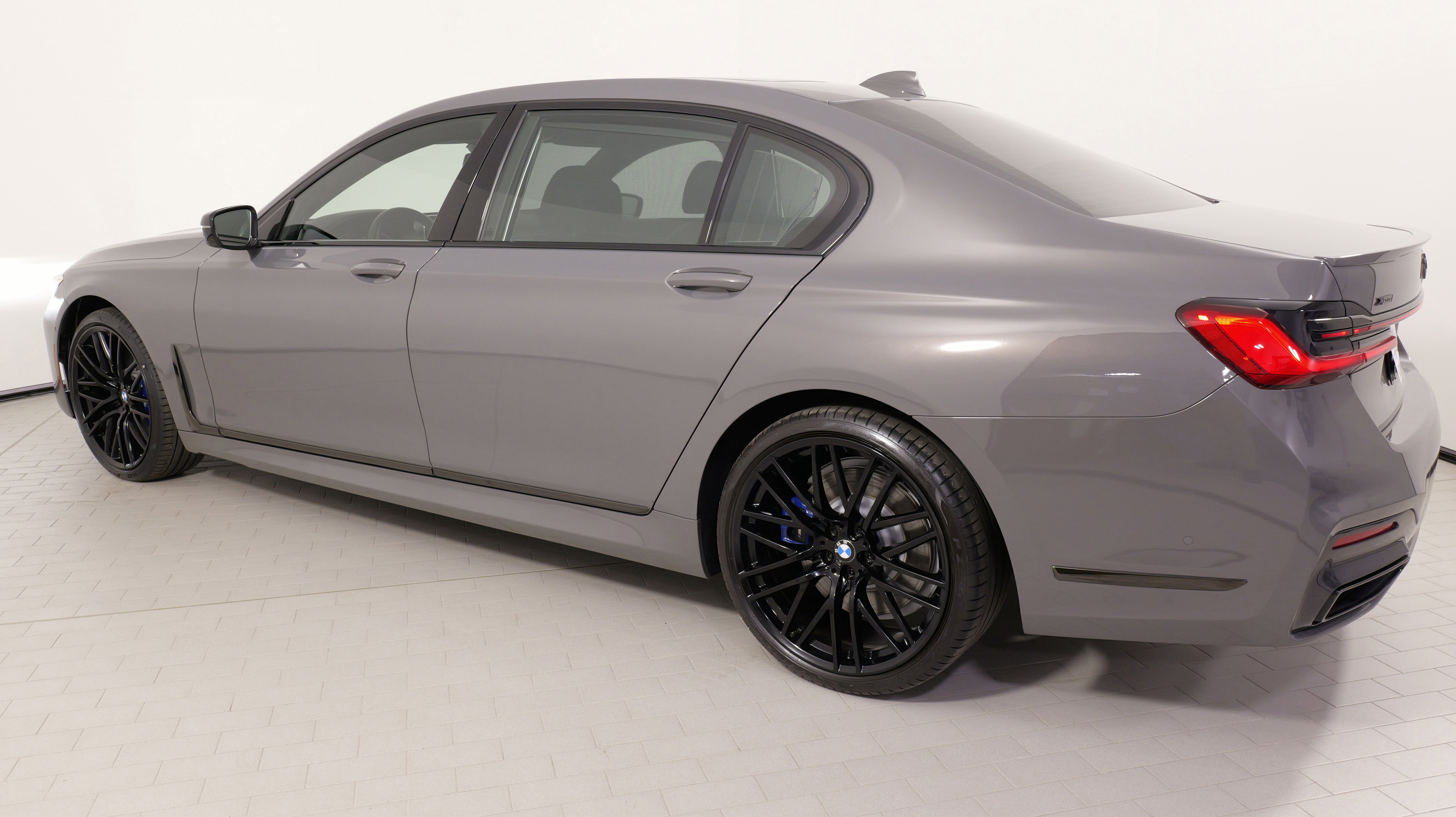 Used 2022 BMW 750i xDrive w/ Executive Package image 16