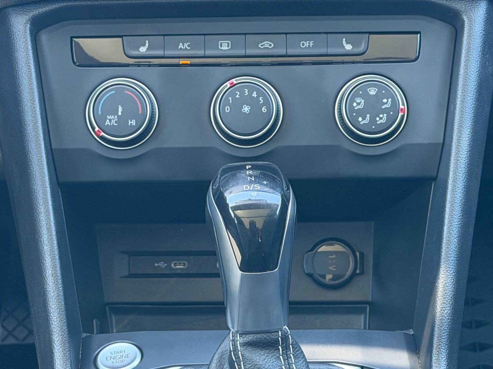 Certified 2022 Volkswagen Taos SE FWD image 17