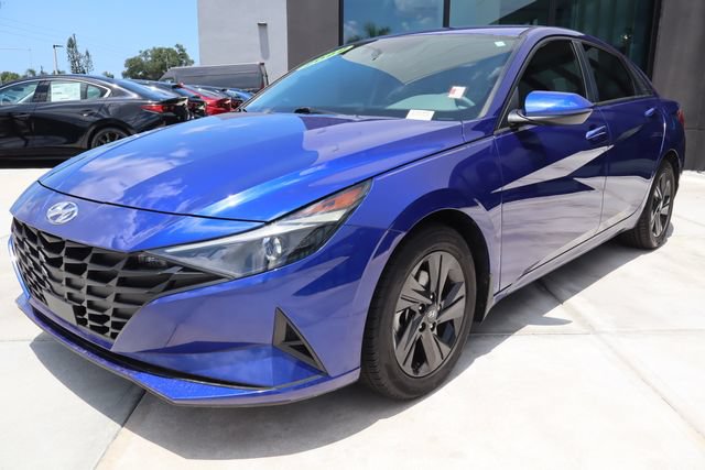 Used 2022 Hyundai Elantra SEL w/ Convenience Package FWD image 8