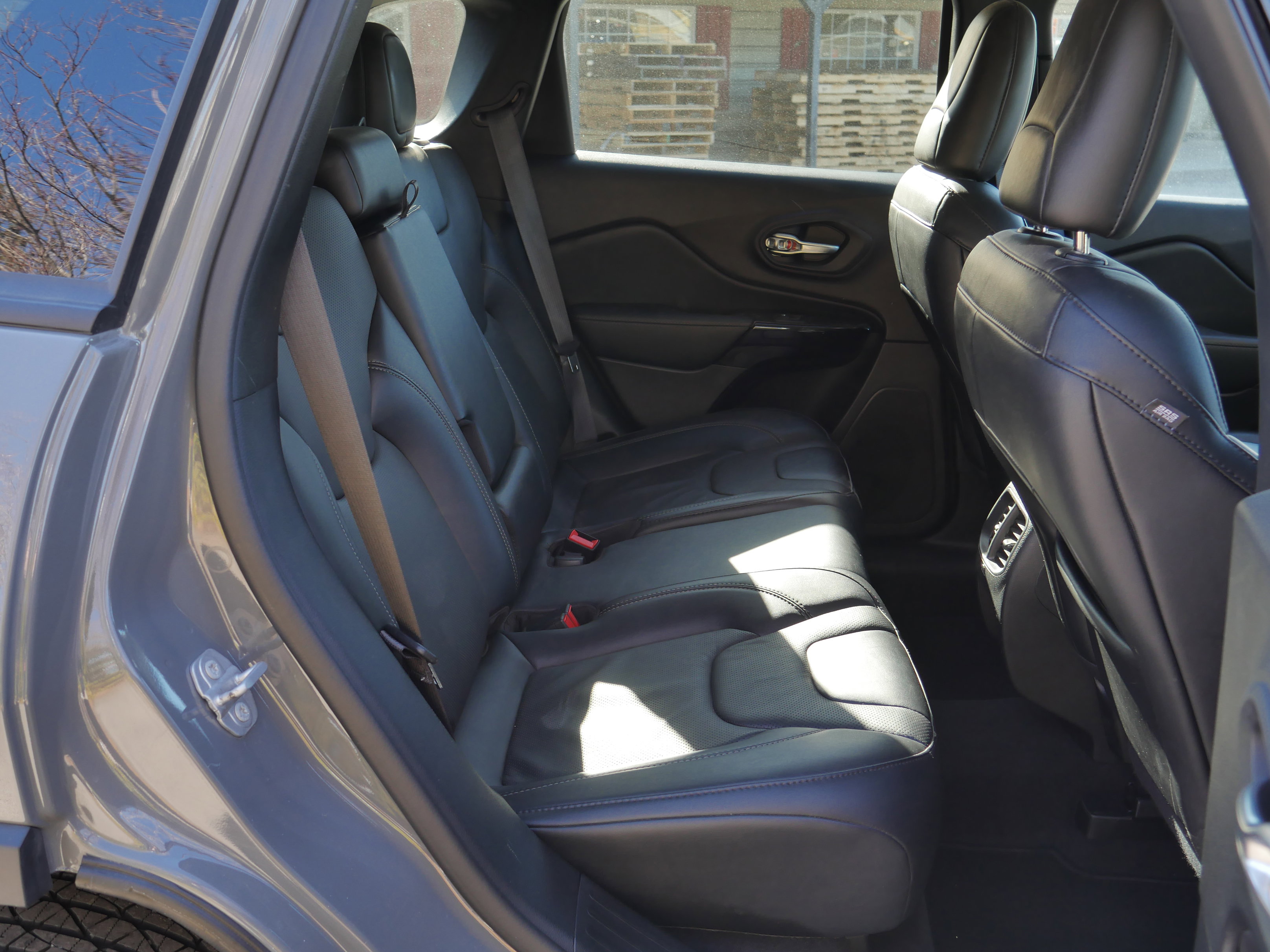 Used 2023 Jeep Cherokee Altitude Lux image 27