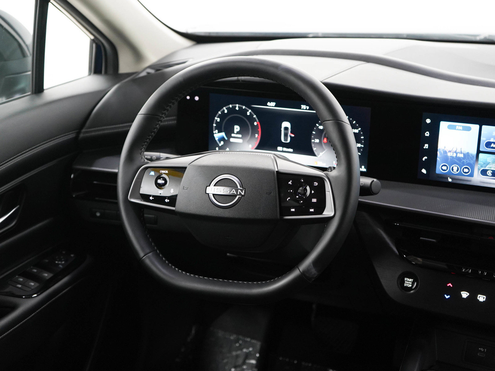Used 2025 Nissan Murano SV AWD/4WD image 14