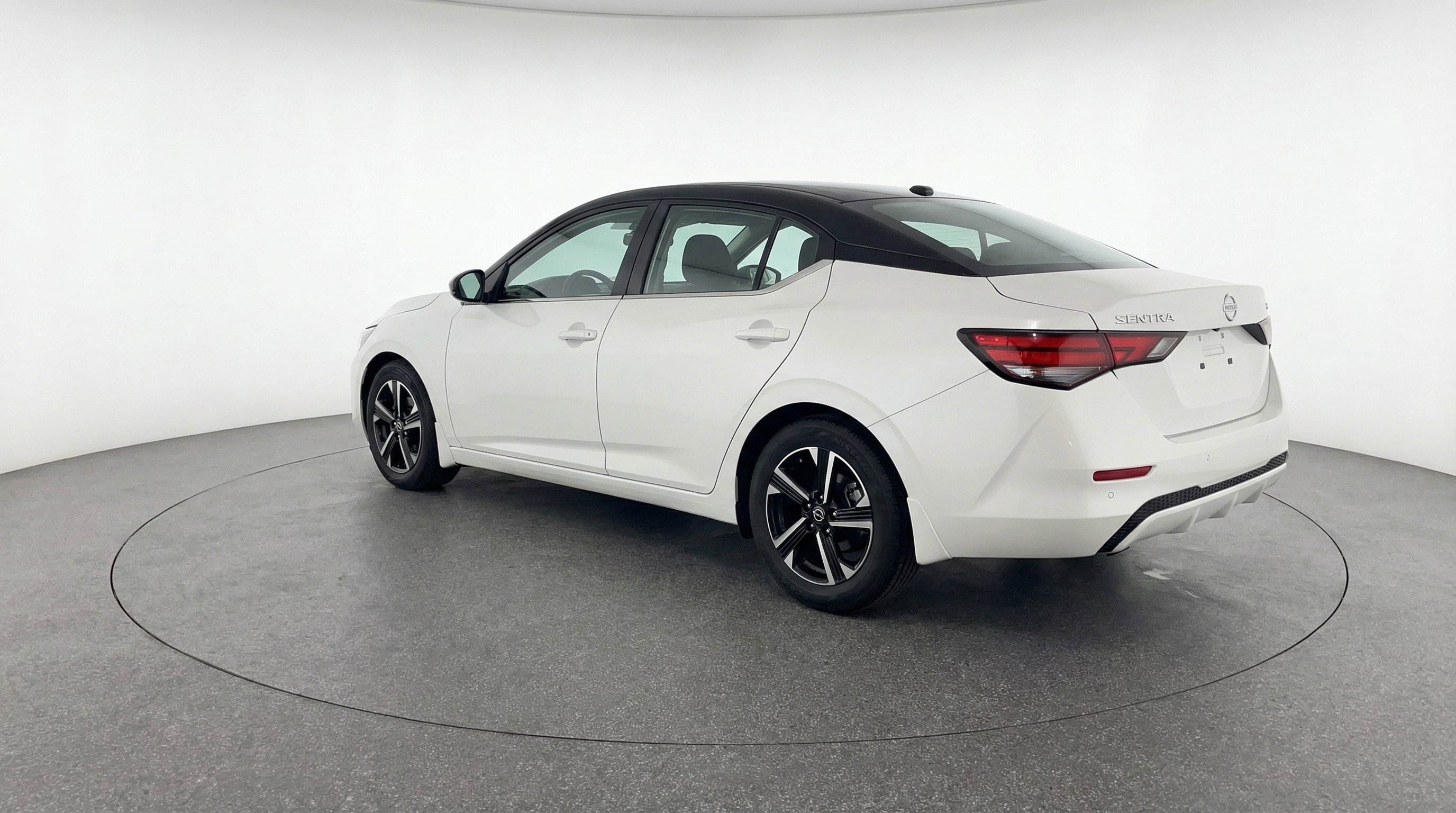 Used 2025 Nissan Sentra SV FWD image 6