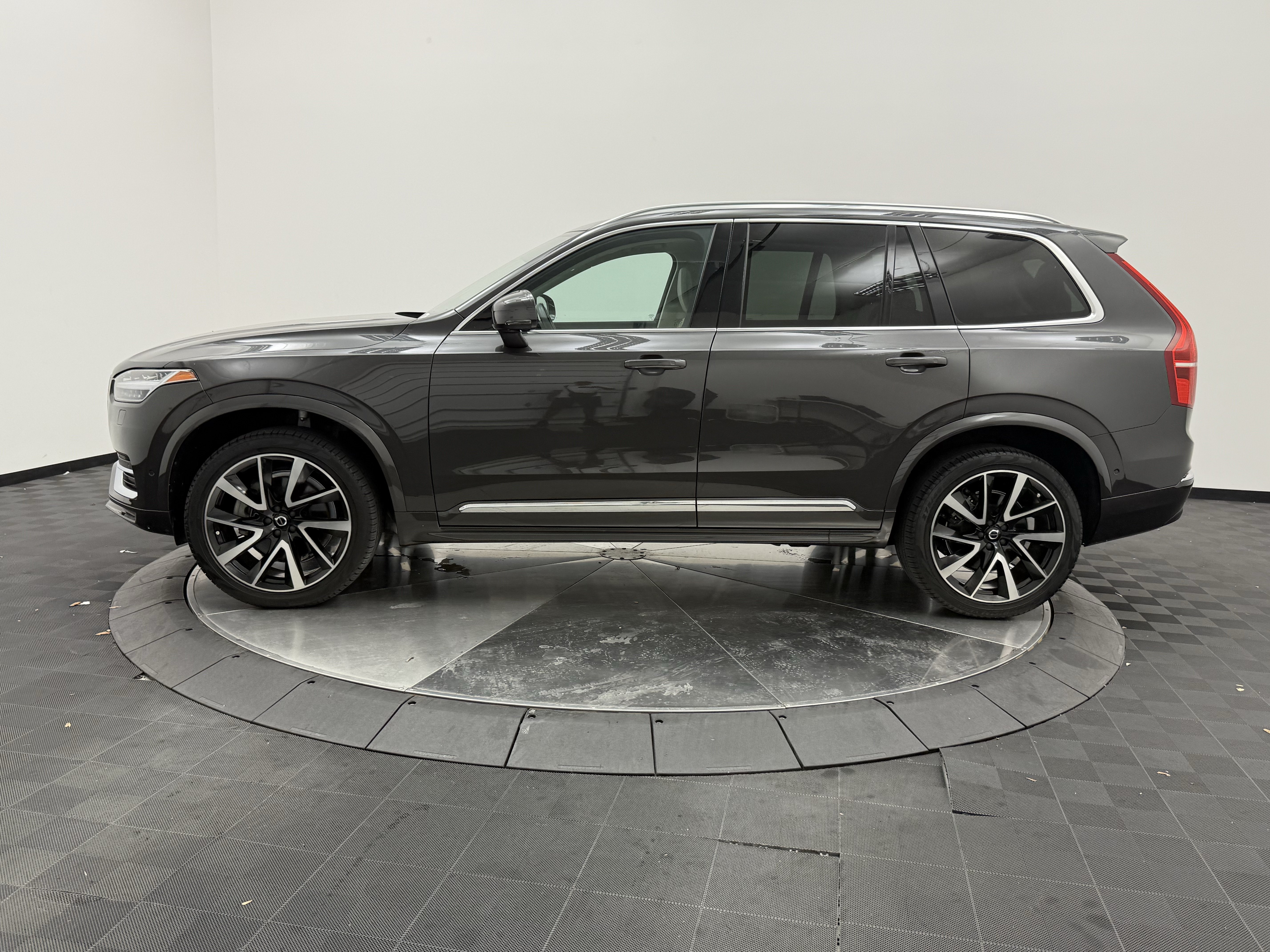 Certified 2023 Volvo XC90 B6 Plus w/ Protection Package Premier AWD/4WD image 4