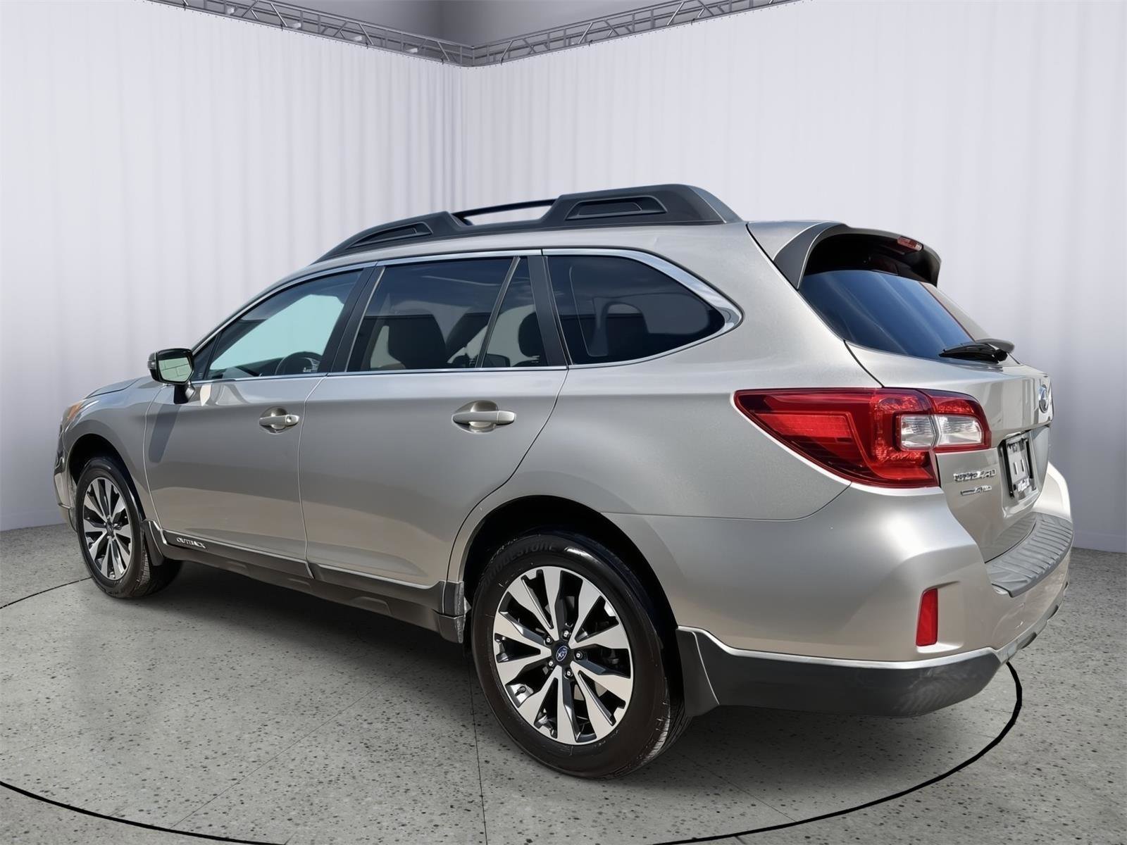 Used 2015 Subaru Outback 2.5i Limited AWD/4WD image 10