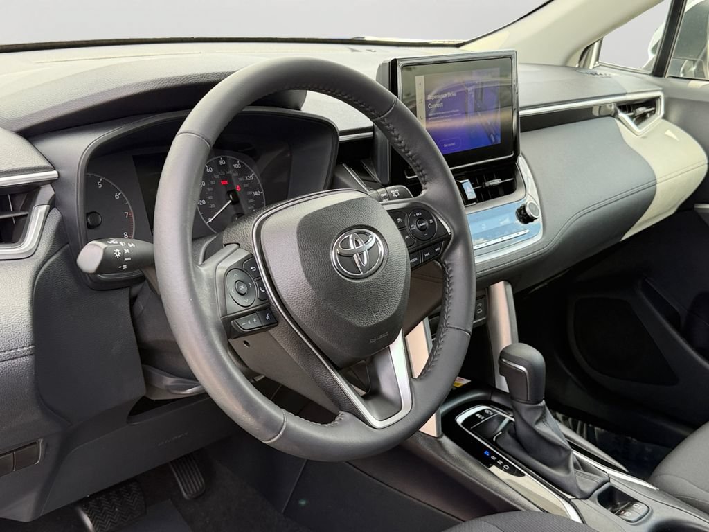 Used 2023 Toyota Corolla Cross LE AWD/4WD image 18