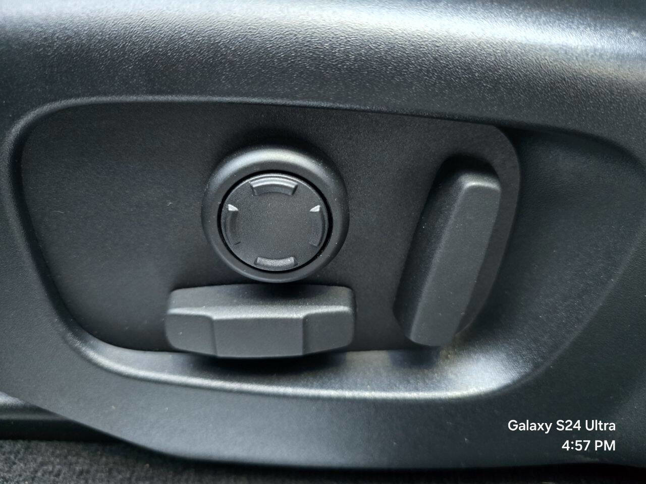 Used 2020 Land Rover Range Rover Sport HSE image 13