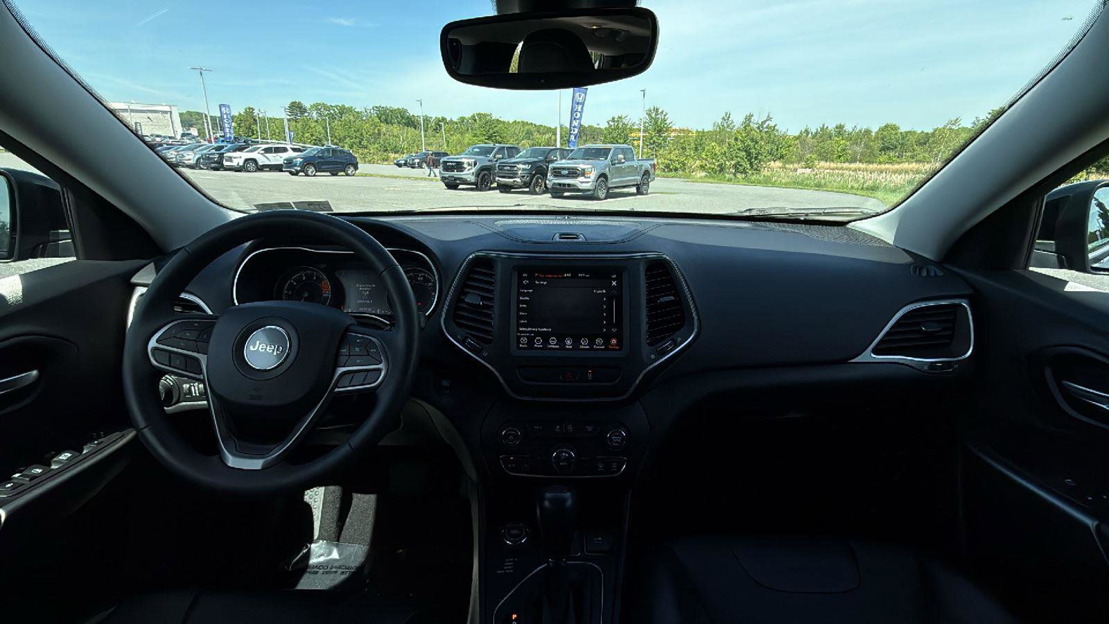 Used 2022 Jeep Cherokee Latitude Lux w/ Sun & Sound Group AWD/4WD image 26